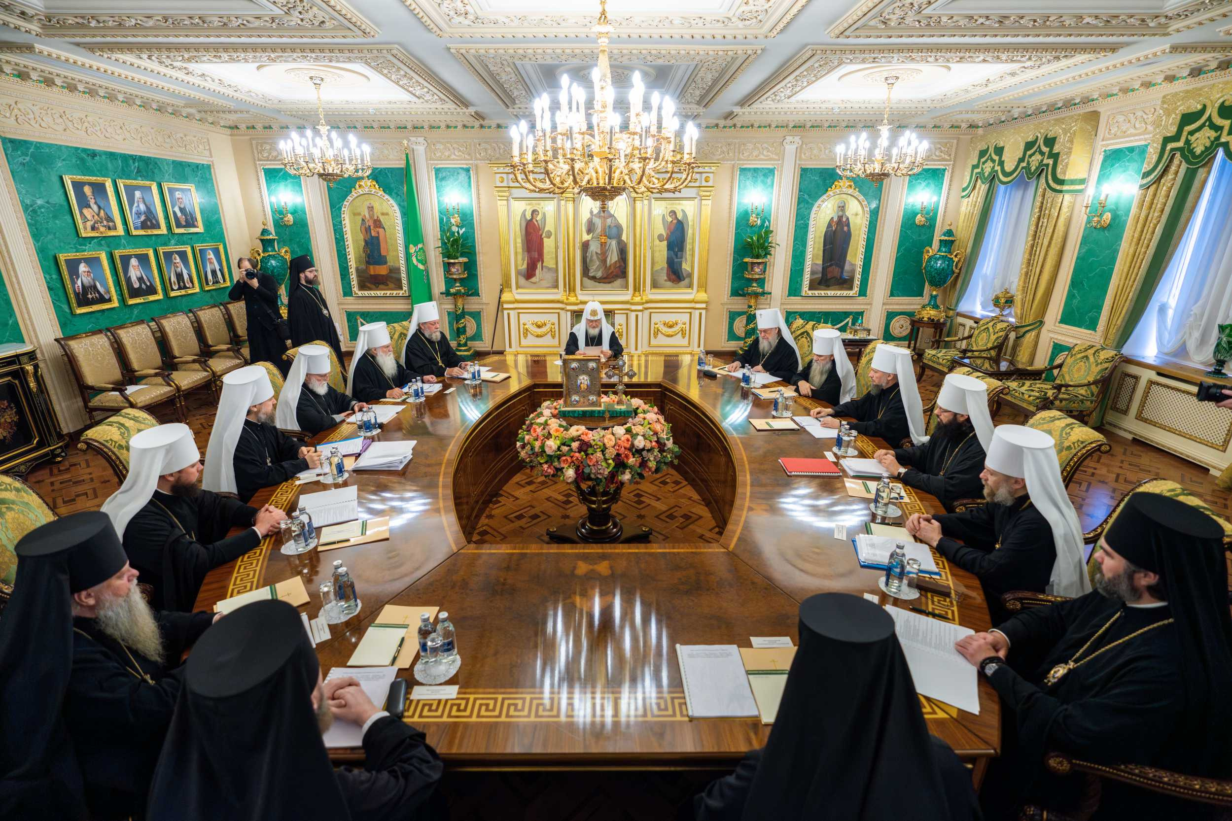 Поздравление членов Священного Синода Русской Православной Церкви Святейшему Патриарху Кириллу по случаю дня рождения