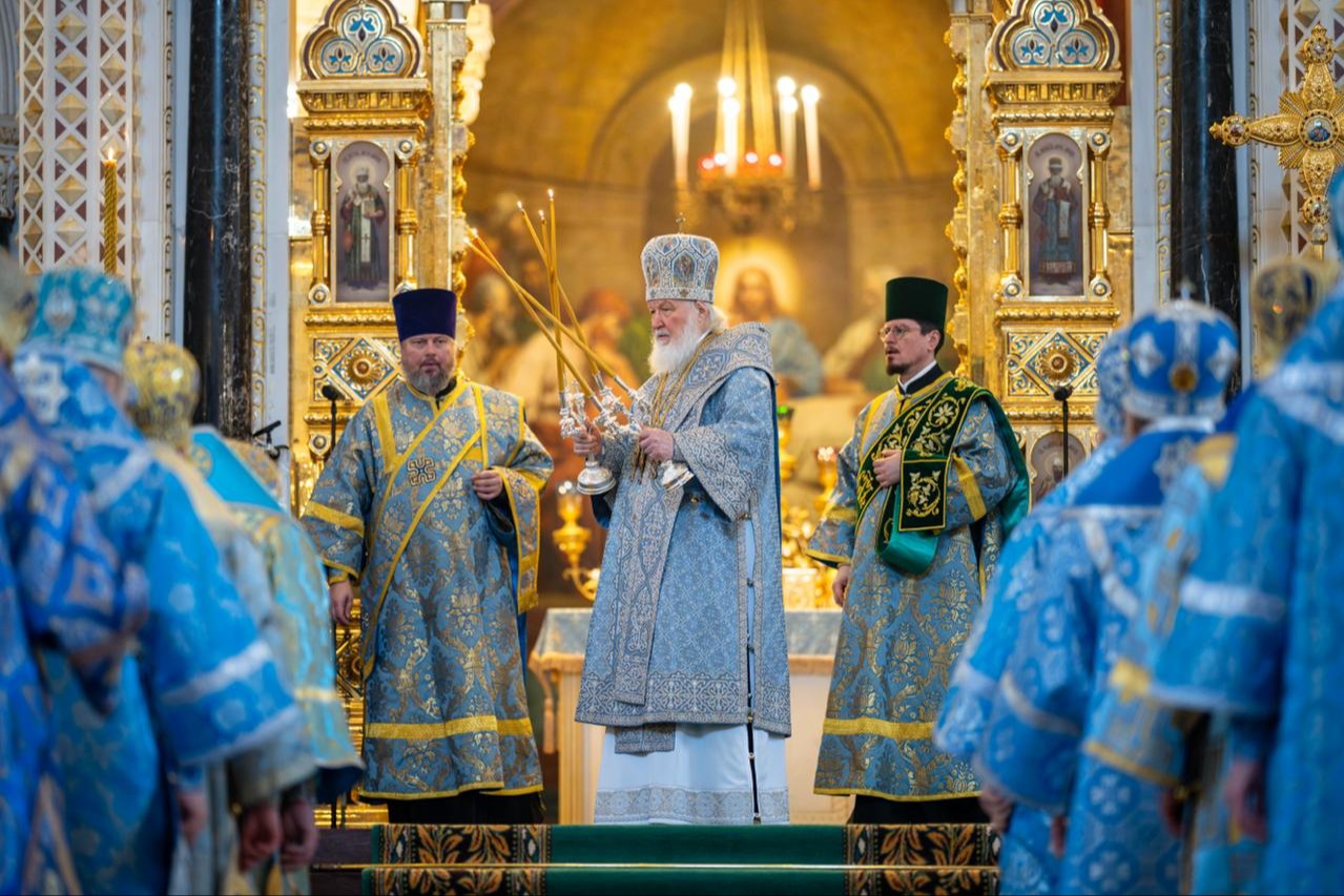 В праздник Сретения Господня Святейший Патриарх Кирилл совершил Литургию в Храме Христа Спасителя