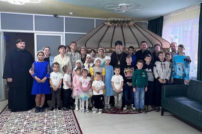 Митрополит Астанайский Александр посетил центр социальной защиты Казахстанского митрополичьего округа