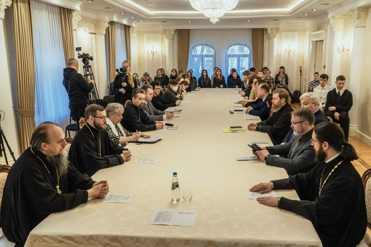 � ������ ������ ������������� ����������� �������� �� ������ ����: � 100-����� ������������ ��������� ������ (���������)�