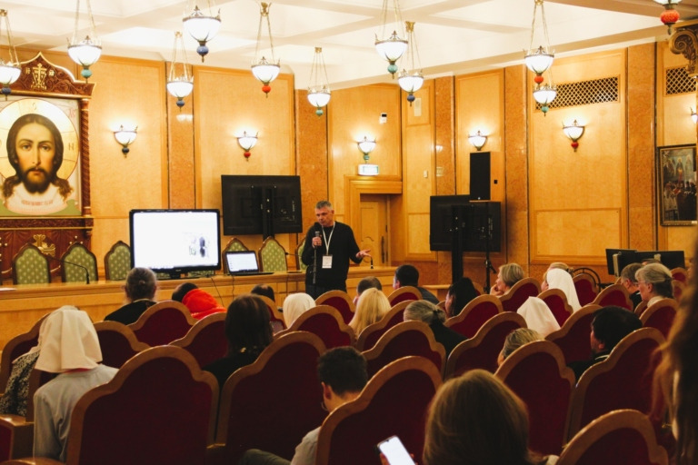 В рамках XII Общецерковного съезда по социальному служению состоялась сессия по помощи бездомным людям